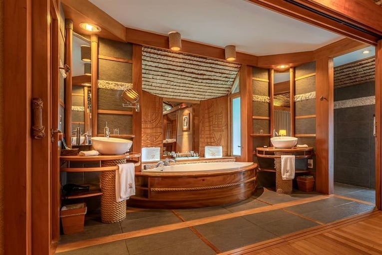 Le Tahaa le-taha-a-island-resort-spa-bathroom-overwater-suites