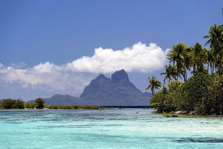 Le Tahaa le-taha-a-island-resort-spa-bora-bora-overwater-suite