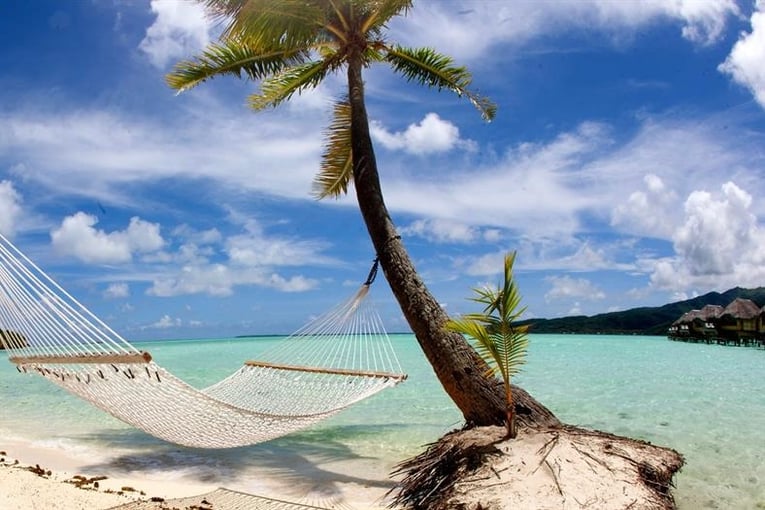 Le Tahaa le-taha-a-island-resort-spa-hammock-relax