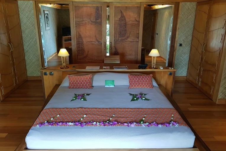 Le Tahaa le-taha-a-island-resort-spa-royal-pool-beach-villa