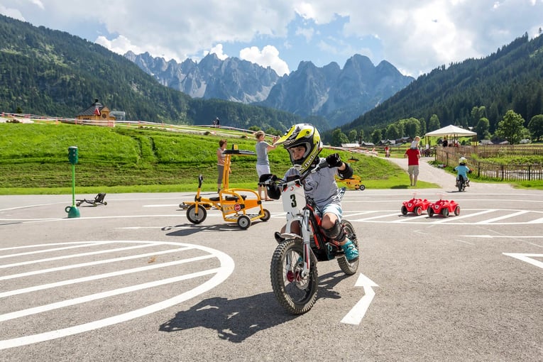 Leading Family Hotel & Resort Dachsteinkönig | Exclusive Tours e-trail2_klein__www.360perspektiven.at_
