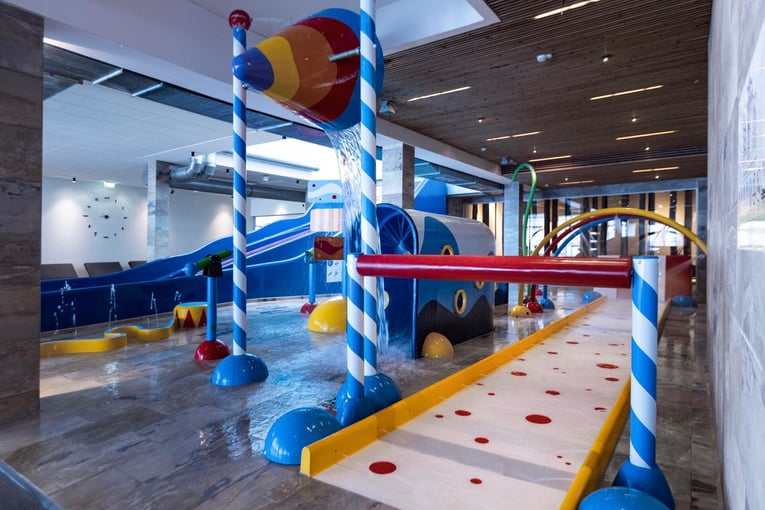 Leading Family Hotel & Resort Dachsteinkönig | Exclusive Tours kidspool_6262_danielajakob_w_1