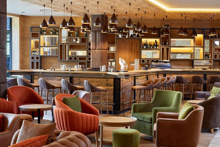 Leading Family Hotel & Resort Dachsteinkönig | Exclusive Tours restaurant-hotelbar