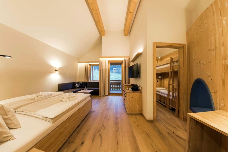 Leading Family Hotel & Resort Dachsteinkönig | Exclusive Tours zimmer-familiensuite-liesl