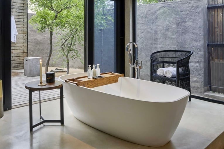Lion Sands Ivory Lodge | Exclusive Tours IVORY_WOODLANDS_BATHROOM_preview