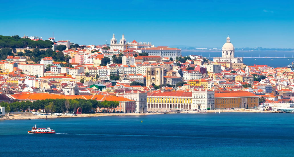 Lisabon z paluby jachty Portugalsko shutterstock_82057243