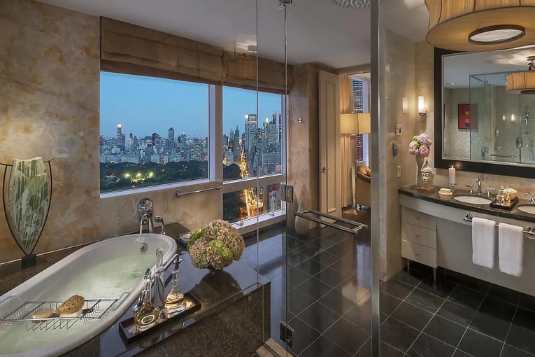 Mandarin Oriental New York new-york-13-suite-presidential-bathroom-03