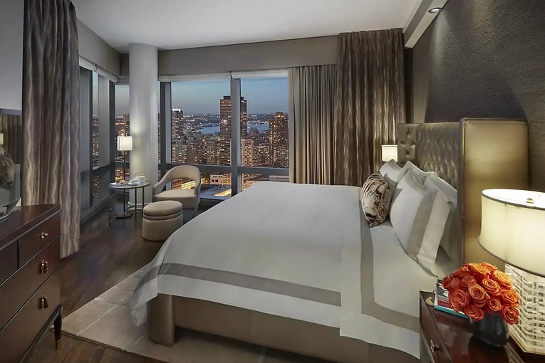 Mandarin Oriental New York new-york-2017-suite-skyline-master-bedroom