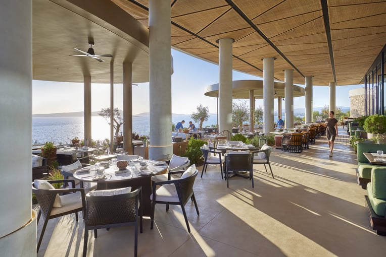 Mandarin Oriental, Costa Navarino costa-navarino-oliviera-restaurant-terrace