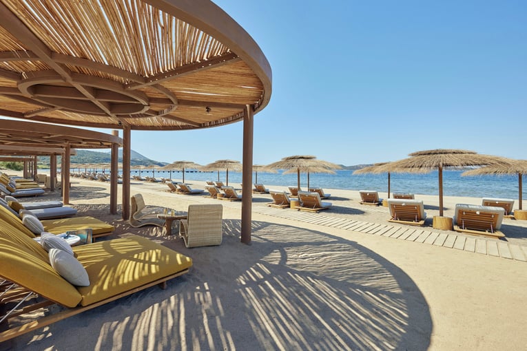 Mandarin Oriental, Costa Navarino costa-navarino-ormos-beach-club-beach