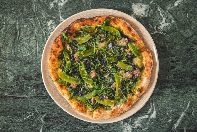 Mandarin Oriental, Costa Navarino costa-navarino-pizza-sapienza-salciccia-e-piselli