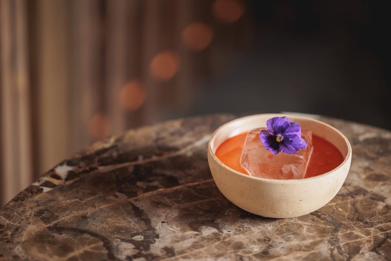Mandarin Oriental, Costa Navarino costa-navarino-three-admirals-lounge-cocktail-1