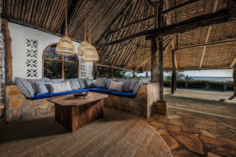 Manta resort Pemba commonarea_terracecornertable-scaled