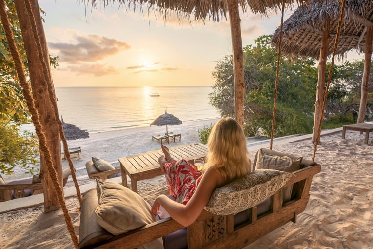 Manta resort Pemba rsz_beach_bar_sunset-2