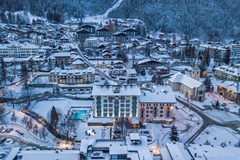 Mont Blanc Chamonix hotel-mont-blanc-chamonix-vueduciel-2-1024x683-1
