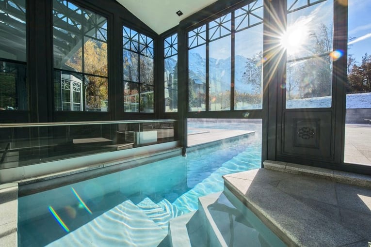 Mont Blanc Chamonix spa-clarins-chamonix-massage-1024x680