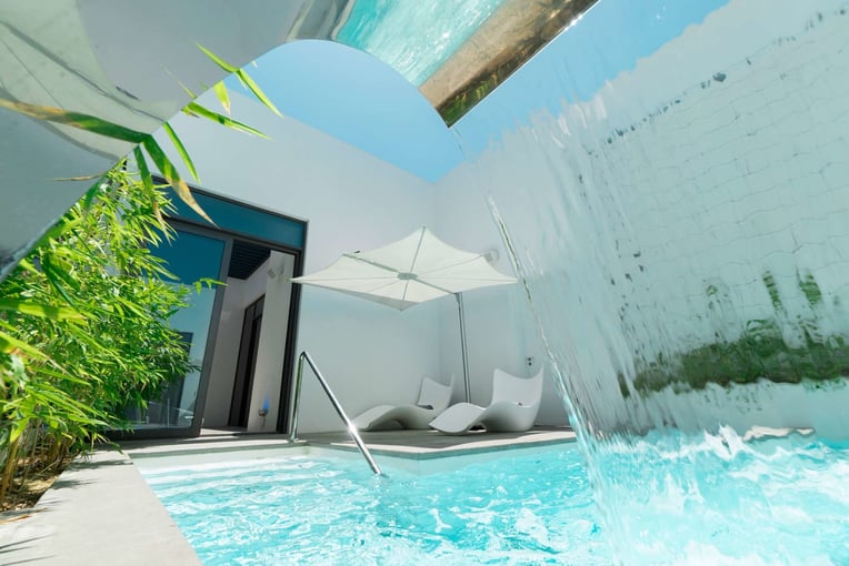 Nikki Beach Resort&Spa Dubai dubai-spa-leisure-pool-waterfall-2048x1366