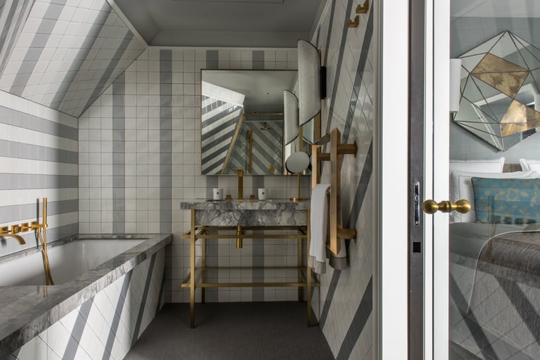 Nolinski Paris hotel-5-etoiles-luxe-nolinski-paris-salle-de-bain-3-guillaume-de-laubier