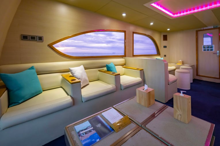 OZEN LIFE MAADHOO - Speedboat Interior 2