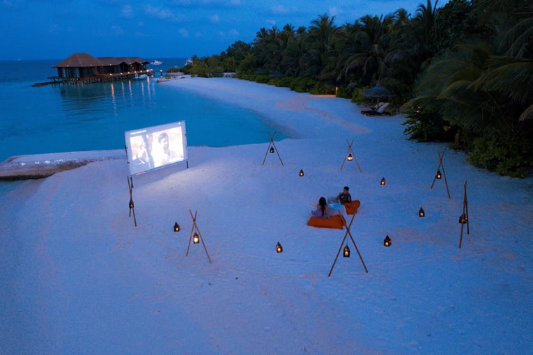 OZEN RESERVE BOLIFUSHI - Cinema Under the Stars