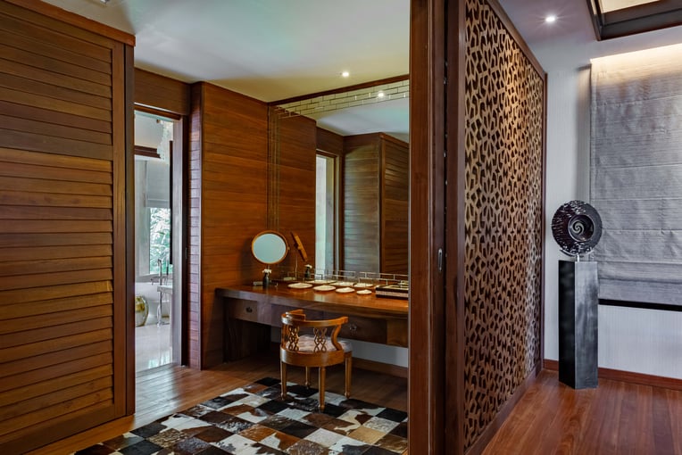 OZEN RESERVE BOLIFUSHI - Royal RESERVE - The Sanctuary - Walk-in Wardrobe