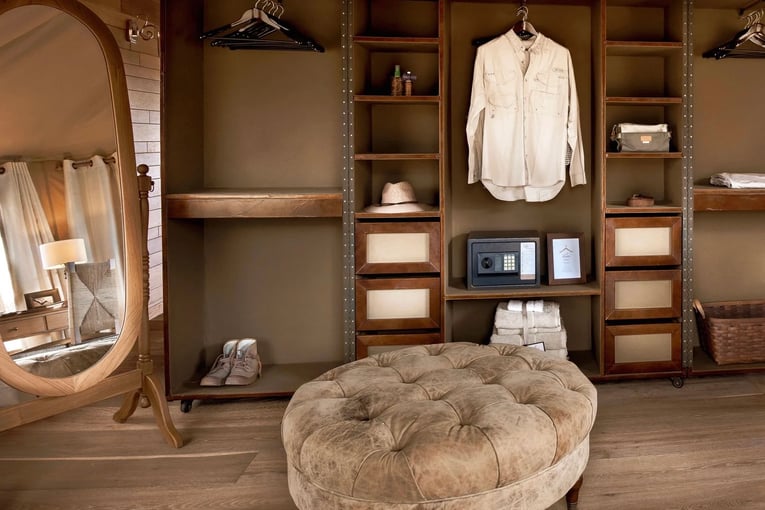 One Nature Nyaruswiga ONH-Hotels-Gallery-NFL-Walk-in-Closet