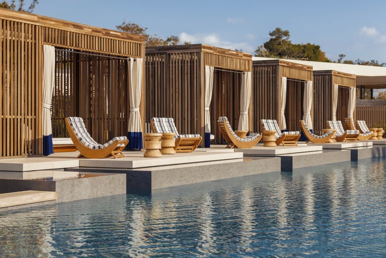 One&Only Aesthesis, Řecko – Glyfada | Exclusive Tours One&Only_Aesthesis_P3_Cabana_Pool-3536_MASTER