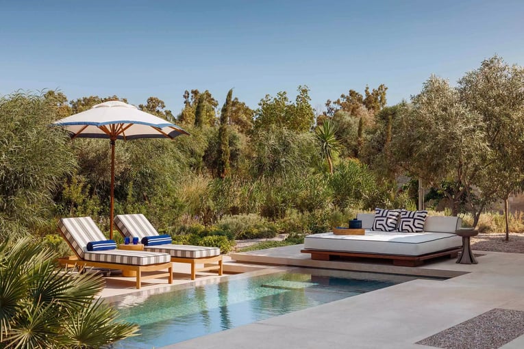 One&Only Aesthesis, Řecko – Glyfada | Exclusive Tours ooaa-eran-bungalow-pool