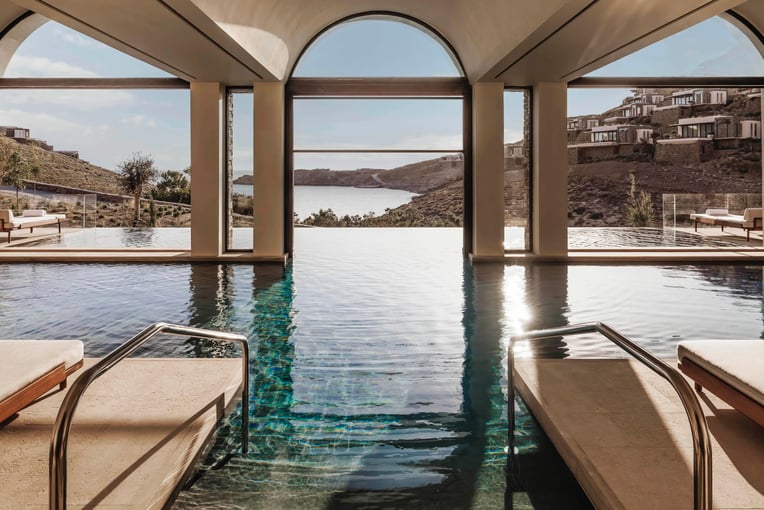 One&Only Kéa Island, Řecko – Kyklady | Exclusive Tours 240501_OOKI_P2_Wellness_Spa_Pool_Wide_6675_MASTER