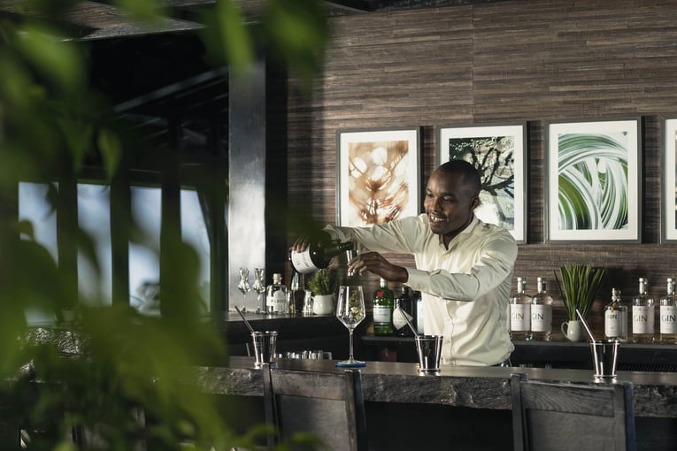 One&Only Nyungwe House oonh-tea-lounge-bar-barman-1
