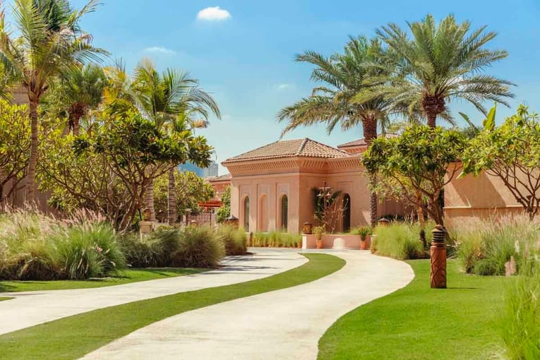 One&Only The Palm OO_ThePalm_Exteriors_Mansion_Pathway_2448_MASTER_Small