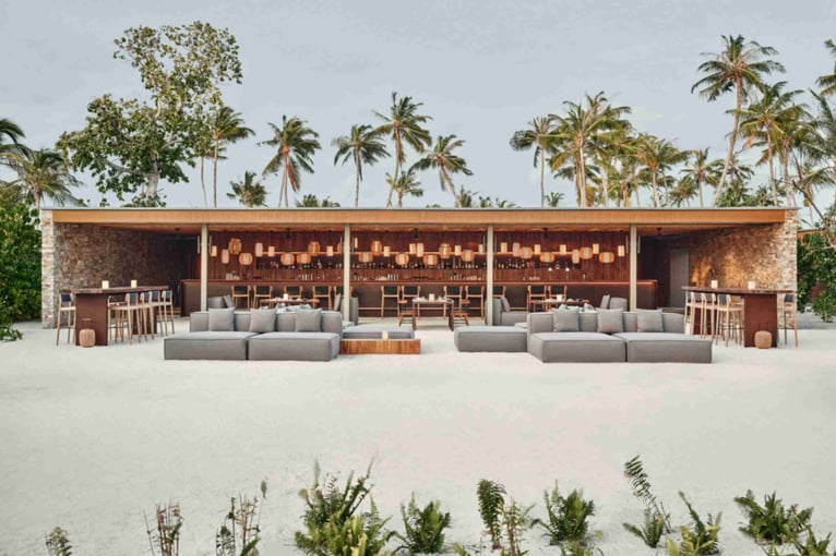 PATINA_MALDIVES_F_B_FARI-BEACH-CLUB_EXTERIOR-1