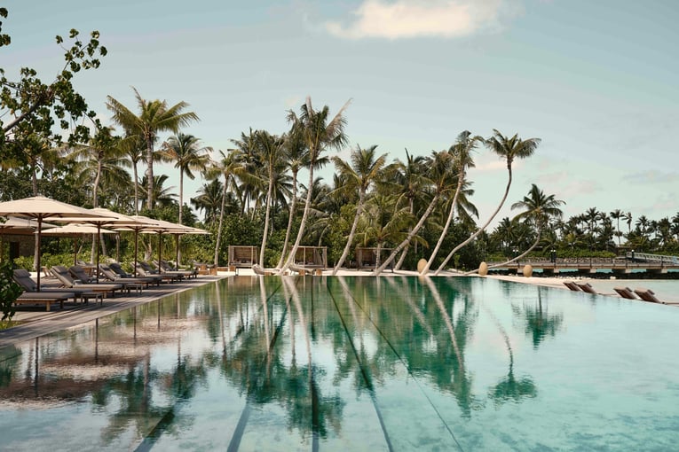 PATINA_MALDIVES_VELI_BAR_POOL