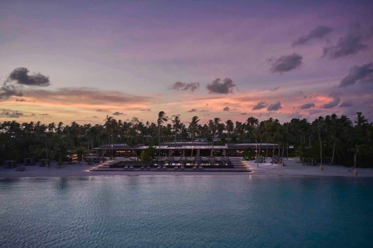PATINA_MALDIVES_VELI_BAR_POOL_SUNSET-1
