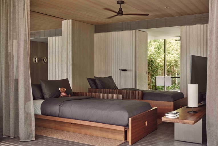 PATINA_MALDIVES_VILLA_TWO-B_SUNRISE_BEACH_POOL_TWIN_BED_ROOM