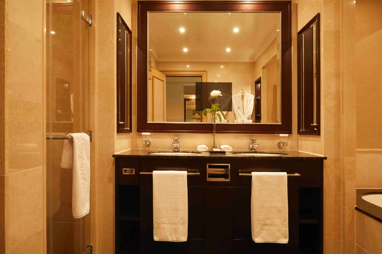 PUY1_Bathroom_2021
