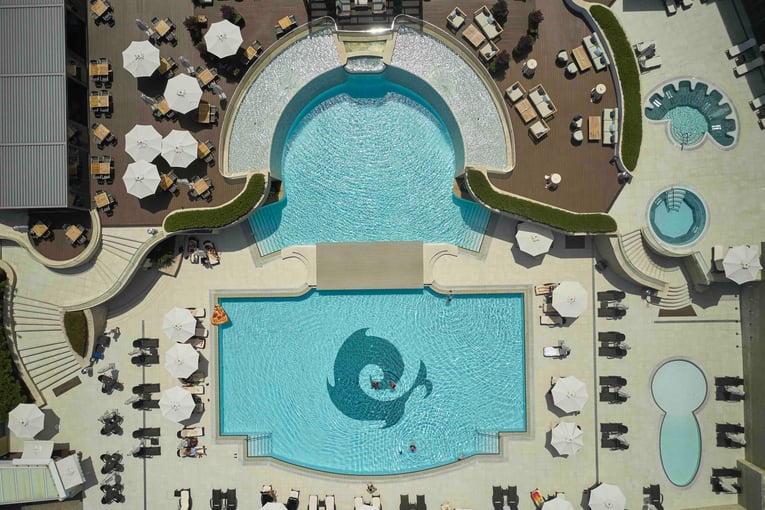 PUY1_Outdoor pool overview_2021