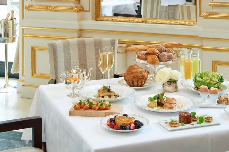 Peninsula Paris ppr-brunch-table-1074