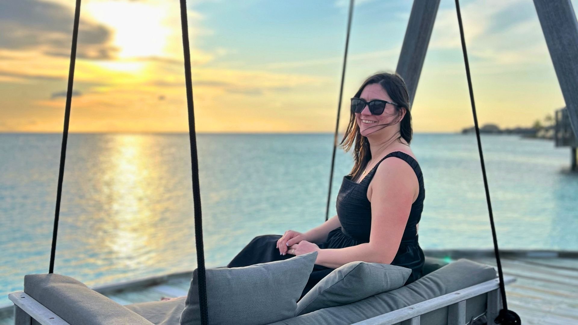 žena, houpačka, moře