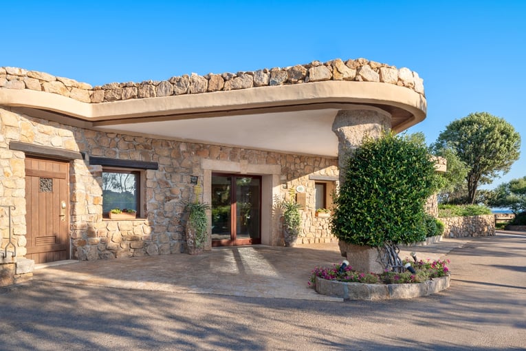 Pitrizza, A Luxury Collection Hotel olbpl-main-entrance-7058-hor-clsc