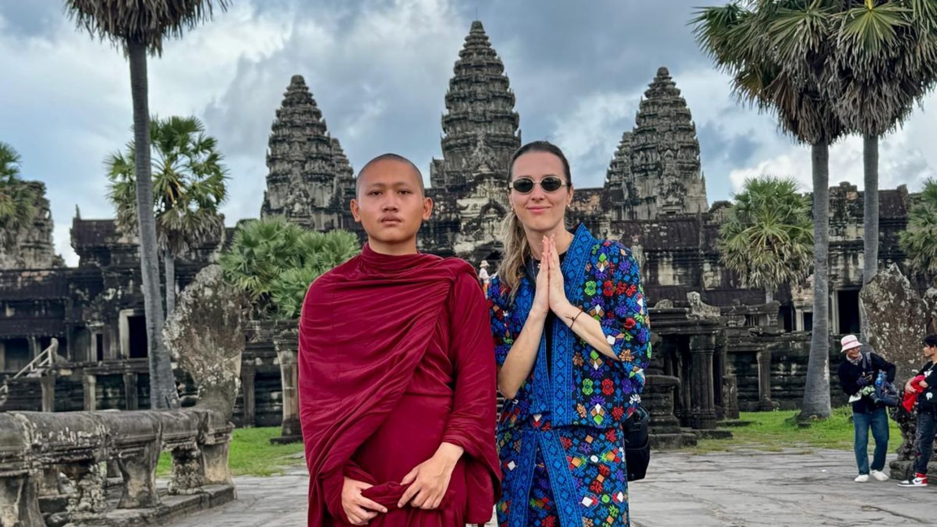 žena, mnich, Angkor Wat