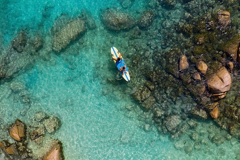 Raffles Seychelles RPS_Paddle-Boarding-Couple