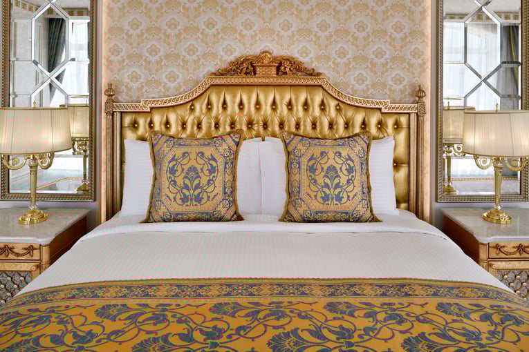 Raffles The Palm Pictures 01 Deluxe Room - Gold king bed