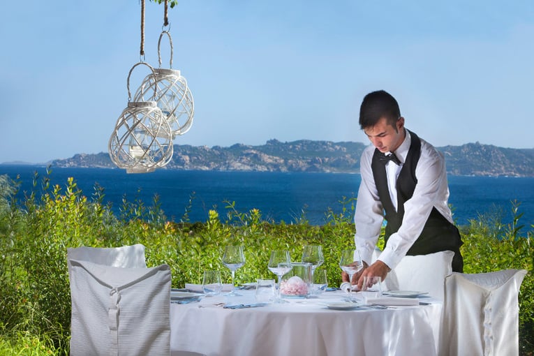 Resort Valle dell’Erica Thalasso & SPA Erica_Grecale_con cameriere
