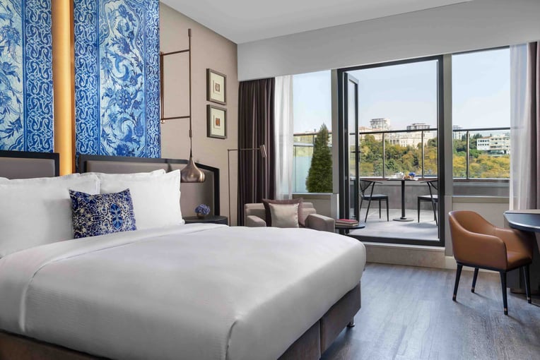 Ritz-Carlton, Istanbul istrz-balcony-2024-hor-clsc