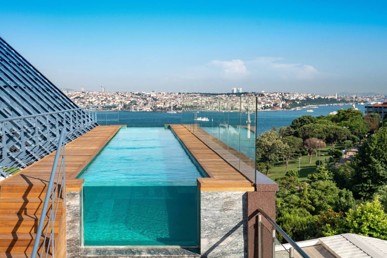 Ritz-Carlton, Istanbul istrz-infinity-pool-6695-hor-clsc-1