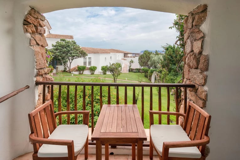 Romazzino, A Luxury Collection olbrl-classic-guestroom-terrace-3306-hor-clsc-1