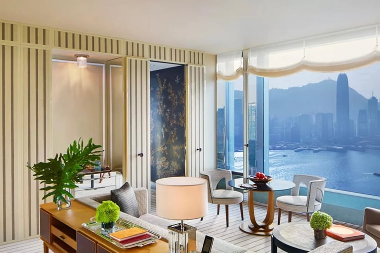 Rosewood Hong Kong, Čína – Hong Kong | Exclusive Tours rwhkg-one-bedroom-rosewood-residences-living-room-2_WIDE-MEDIUM-4-3