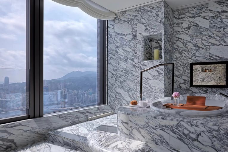 Rosewood Hong Kong, Čína – Hong Kong | Exclusive Tours rwhkg-rosewood-residences-beacon-hill-penthouse-bathroom_WIDE-LARGE-16-9