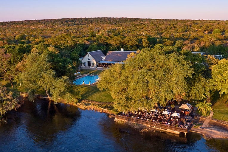 hotel z ptaci perspektivy